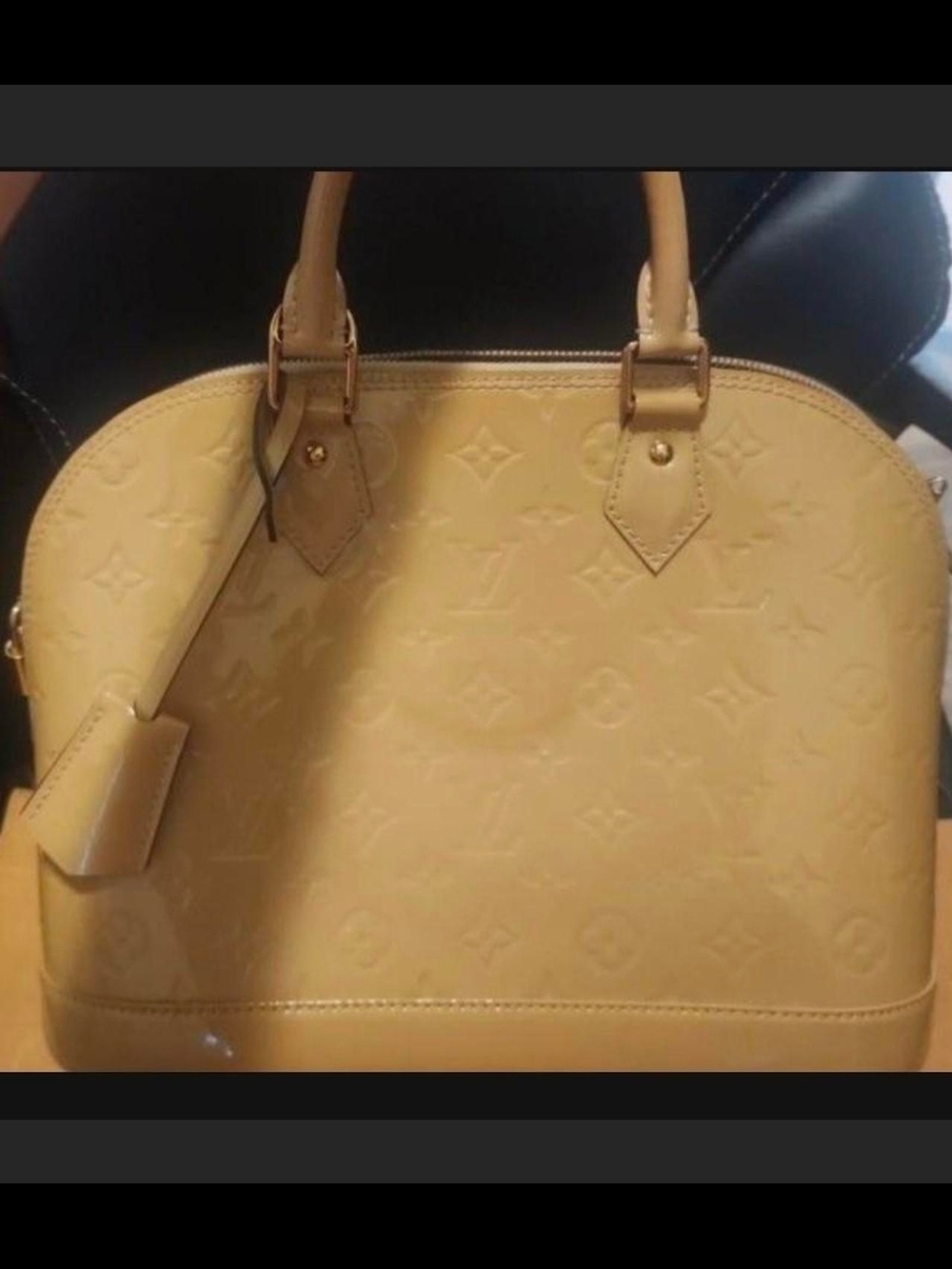 Louis Vuitton Patent Leather Alma MM Handbag in Beige - Picture 4 of 16